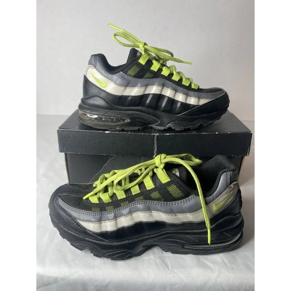 Nike Boys 905348-022 Black Volt Dark Grey Air Max 95 Low Top Size 6.5 Y Sneakers
